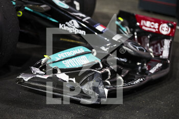 2021-12-05 - Damage front wing, 44 HAMILTON Lewis (gbr), Mercedes AMG F1 GP W12 E Performance, action during the Formula 1 stc Saudi Arabian Grand Prix 2021, 21th round of the 2021 FIA Formula One World Championship from December 3 to 5, 2021 on the Jeddah Corniche Circuit, in Jeddah, Saudi Arabia - FORMULA 1 STC SAUDI ARABIAN GRAND PRIX 2021, 21TH ROUND OF THE 2021 FIA FORMULA ONE WORLD CHAMPIONSHIP - FORMULA 1 - MOTORS