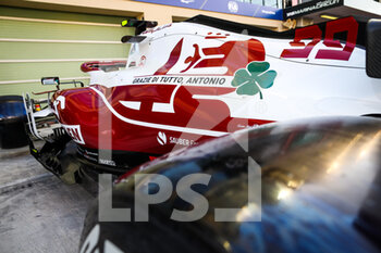 2021-12-09 - GIOVINAZZI Antonio (ita), Alfa Romeo Racing ORLEN C41, farewell decoration on the car during the Formula 1 Etihad Airways Abu Dhabi Grand Prix 2021, 22th round of the 2021 FIA Formula One World Championship from December 10 to 12, 2021 on the Yas Marina Circuit, in Yas Island, Abu Dhabi - FORMULA 1 ETIHAD AIRWAYS ABU DHABI GRAND PRIX 2021, 22TH ROUND OF THE 2021 FIA FORMULA ONE WORLD CHAMPIONSHIP - FORMULA 1 - MOTORS