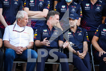 2021-12-09 - MARKO Helmut (aut), Drivers' Manager of Red Bull Racing, HORNER Christian (gbr), Team Principal of Red Bull Racing, NEWEY Adrian, Chief Technical Officer of Red Bull Racing, portrait during the Formula 1 Etihad Airways Abu Dhabi Grand Prix 2021, 22th round of the 2021 FIA Formula One World Championship from December 10 to 12, 2021 on the Yas Marina Circuit, in Yas Island, Abu Dhabi - FORMULA 1 ETIHAD AIRWAYS ABU DHABI GRAND PRIX 2021, 22TH ROUND OF THE 2021 FIA FORMULA ONE WORLD CHAMPIONSHIP - FORMULA 1 - MOTORS