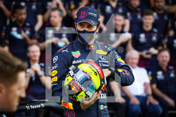 2021-12-09 - PEREZ Sergio (mex), Red Bull Racing Honda RB16B, portrait during the Formula 1 Etihad Airways Abu Dhabi Grand Prix 2021, 22th round of the 2021 FIA Formula One World Championship from December 10 to 12, 2021 on the Yas Marina Circuit, in Yas Island, Abu Dhabi - FORMULA 1 ETIHAD AIRWAYS ABU DHABI GRAND PRIX 2021, 22TH ROUND OF THE 2021 FIA FORMULA ONE WORLD CHAMPIONSHIP - FORMULA 1 - MOTORS