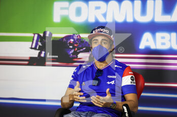 2021-12-09 - ALONSO Fernando (spa), Alpine F1 A521, portrait, Thursday press conference during the Formula 1 Etihad Airways Abu Dhabi Grand Prix 2021, 22th round of the 2021 FIA Formula One World Championship from December 10 to 12, 2021 on the Yas Marina Circuit, in Yas Island, Abu Dhabi - FORMULA 1 ETIHAD AIRWAYS ABU DHABI GRAND PRIX 2021, 22TH ROUND OF THE 2021 FIA FORMULA ONE WORLD CHAMPIONSHIP - FORMULA 1 - MOTORS