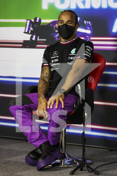 2021-12-09 - HAMILTON Lewis (gbr), Mercedes AMG F1 GP W12 E Performance, portrait, Thursday press conference during the Formula 1 Etihad Airways Abu Dhabi Grand Prix 2021, 22th round of the 2021 FIA Formula One World Championship from December 10 to 12, 2021 on the Yas Marina Circuit, in Yas Island, Abu Dhabi - FORMULA 1 ETIHAD AIRWAYS ABU DHABI GRAND PRIX 2021, 22TH ROUND OF THE 2021 FIA FORMULA ONE WORLD CHAMPIONSHIP - FORMULA 1 - MOTORS
