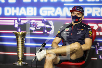 2021-12-09 - VERSTAPPEN Max (ned), Red Bull Racing Honda RB16B, portrait, Thursday press conference during the Formula 1 Etihad Airways Abu Dhabi Grand Prix 2021, 22th round of the 2021 FIA Formula One World Championship from December 10 to 12, 2021 on the Yas Marina Circuit, in Yas Island, Abu Dhabi - FORMULA 1 ETIHAD AIRWAYS ABU DHABI GRAND PRIX 2021, 22TH ROUND OF THE 2021 FIA FORMULA ONE WORLD CHAMPIONSHIP - FORMULA 1 - MOTORS