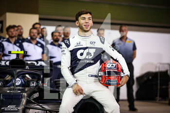 2021-12-09 - GASLY Pierre (fra), Scuderia AlphaTauri Honda AT02, portrait during the Formula 1 Etihad Airways Abu Dhabi Grand Prix 2021, 22th round of the 2021 FIA Formula One World Championship from December 10 to 12, 2021 on the Yas Marina Circuit, in Yas Island, Abu Dhabi - FORMULA 1 ETIHAD AIRWAYS ABU DHABI GRAND PRIX 2021, 22TH ROUND OF THE 2021 FIA FORMULA ONE WORLD CHAMPIONSHIP - FORMULA 1 - MOTORS
