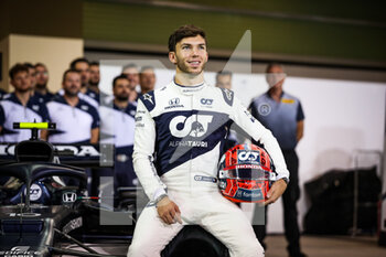 2021-12-09 - GASLY Pierre (fra), Scuderia AlphaTauri Honda AT02, portrait during the Formula 1 Etihad Airways Abu Dhabi Grand Prix 2021, 22th round of the 2021 FIA Formula One World Championship from December 10 to 12, 2021 on the Yas Marina Circuit, in Yas Island, Abu Dhabi - FORMULA 1 ETIHAD AIRWAYS ABU DHABI GRAND PRIX 2021, 22TH ROUND OF THE 2021 FIA FORMULA ONE WORLD CHAMPIONSHIP - FORMULA 1 - MOTORS