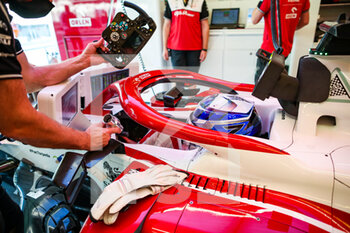 2021-12-09 - RAIKKONEN Kimi (fin), Alfa Romeo Racing ORLEN C41, portrait gloves and steering wheel during the Formula 1 Etihad Airways Abu Dhabi Grand Prix 2021, 22th round of the 2021 FIA Formula One World Championship from December 10 to 12, 2021 on the Yas Marina Circuit, in Yas Island, Abu Dhabi - FORMULA 1 ETIHAD AIRWAYS ABU DHABI GRAND PRIX 2021, 22TH ROUND OF THE 2021 FIA FORMULA ONE WORLD CHAMPIONSHIP - FORMULA 1 - MOTORS