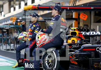 2021-12-10 - VERSTAPPEN Max (ned), Red Bull Racing Honda RB16B, PEREZ Sergio (mex), Red Bull Racing Honda RB16B, portrait during the Formula 1 Etihad Airways Abu Dhabi Grand Prix 2021, 22th round of the 2021 FIA Formula One World Championship from December 10 to 12, 2021 on the Yas Marina Circuit, in Yas Island, Abu Dhabi - FORMULA 1 ETIHAD AIRWAYS ABU DHABI GRAND PRIX 2021, 22TH ROUND OF THE 2021 FIA FORMULA ONE WORLD CHAMPIONSHIP - FORMULA 1 - MOTORS