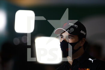 2021-12-10 - PEREZ Sergio (mex), Red Bull Racing Honda RB16B, portrait during the Formula 1 Etihad Airways Abu Dhabi Grand Prix 2021, 22th round of the 2021 FIA Formula One World Championship from December 10 to 12, 2021 on the Yas Marina Circuit, in Yas Island, Abu Dhabi - FORMULA 1 ETIHAD AIRWAYS ABU DHABI GRAND PRIX 2021, 22TH ROUND OF THE 2021 FIA FORMULA ONE WORLD CHAMPIONSHIP - FORMULA 1 - MOTORS