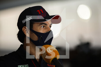 2021-12-10 - PEREZ Sergio (mex), Red Bull Racing Honda RB16B, portrait during the Formula 1 Etihad Airways Abu Dhabi Grand Prix 2021, 22th round of the 2021 FIA Formula One World Championship from December 10 to 12, 2021 on the Yas Marina Circuit, in Yas Island, Abu Dhabi - FORMULA 1 ETIHAD AIRWAYS ABU DHABI GRAND PRIX 2021, 22TH ROUND OF THE 2021 FIA FORMULA ONE WORLD CHAMPIONSHIP - FORMULA 1 - MOTORS