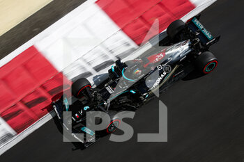 2021-12-10 - 44 HAMILTON Lewis (gbr), Mercedes AMG F1 GP W12 E Performance, action during the Formula 1 Etihad Airways Abu Dhabi Grand Prix 2021, 22th round of the 2021 FIA Formula One World Championship from December 10 to 12, 2021 on the Yas Marina Circuit, in Yas Island, Abu Dhabi - FORMULA 1 ETIHAD AIRWAYS ABU DHABI GRAND PRIX 2021, 22TH ROUND OF THE 2021 FIA FORMULA ONE WORLD CHAMPIONSHIP - FORMULA 1 - MOTORS
