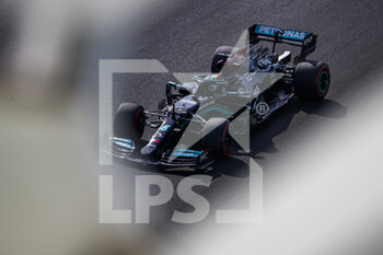 2021-12-10 - 44 HAMILTON Lewis (gbr), Mercedes AMG F1 GP W12 E Performance, action during the Formula 1 Etihad Airways Abu Dhabi Grand Prix 2021, 22th round of the 2021 FIA Formula One World Championship from December 10 to 12, 2021 on the Yas Marina Circuit, in Yas Island, Abu Dhabi - FORMULA 1 ETIHAD AIRWAYS ABU DHABI GRAND PRIX 2021, 22TH ROUND OF THE 2021 FIA FORMULA ONE WORLD CHAMPIONSHIP - FORMULA 1 - MOTORS