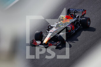 2021-12-10 - 11 PEREZ Sergio (mex), Red Bull Racing Honda RB16B, action during the Formula 1 Etihad Airways Abu Dhabi Grand Prix 2021, 22th round of the 2021 FIA Formula One World Championship from December 10 to 12, 2021 on the Yas Marina Circuit, in Yas Island, Abu Dhabi - FORMULA 1 ETIHAD AIRWAYS ABU DHABI GRAND PRIX 2021, 22TH ROUND OF THE 2021 FIA FORMULA ONE WORLD CHAMPIONSHIP - FORMULA 1 - MOTORS