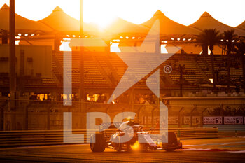 2021-12-10 - 14 ALONSO Fernando (spa), Alpine F1 A521, action during the Formula 1 Etihad Airways Abu Dhabi Grand Prix 2021, 22th round of the 2021 FIA Formula One World Championship from December 10 to 12, 2021 on the Yas Marina Circuit, in Yas Island, Abu Dhabi - FORMULA 1 ETIHAD AIRWAYS ABU DHABI GRAND PRIX 2021, 22TH ROUND OF THE 2021 FIA FORMULA ONE WORLD CHAMPIONSHIP - FORMULA 1 - MOTORS