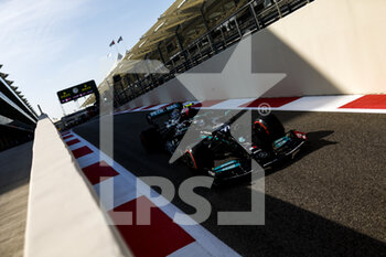 2021-12-11 - 77 BOTTAS Valtteri (fin), Mercedes AMG F1 GP W12 E Performance, action during the Formula 1 Etihad Airways Abu Dhabi Grand Prix 2021, 22th round of the 2021 FIA Formula One World Championship from December 10 to 12, 2021 on the Yas Marina Circuit, in Yas Island, Abu Dhabi - FORMULA 1 ETIHAD AIRWAYS ABU DHABI GRAND PRIX 2021, 22TH ROUND OF THE 2021 FIA FORMULA ONE WORLD CHAMPIONSHIP - FORMULA 1 - MOTORS