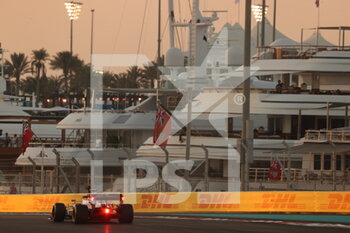 2021-12-11 - 99 GIOVINAZZI Antonio (ita), Alfa Romeo Racing ORLEN C41, action during the Formula 1 Etihad Airways Abu Dhabi Grand Prix 2021, 22th round of the 2021 FIA Formula One World Championship from December 10 to 12, 2021 on the Yas Marina Circuit, in Yas Island, Abu Dhabi - FORMULA 1 ETIHAD AIRWAYS ABU DHABI GRAND PRIX 2021, 22TH ROUND OF THE 2021 FIA FORMULA ONE WORLD CHAMPIONSHIP - FORMULA 1 - MOTORS