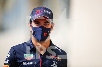 2021-12-11 - PEREZ Sergio (mex), Red Bull Racing Honda RB16B, portrait during the Formula 1 Etihad Airways Abu Dhabi Grand Prix 2021, 22th round of the 2021 FIA Formula One World Championship from December 10 to 12, 2021 on the Yas Marina Circuit, in Yas Island, Abu Dhabi - FORMULA 1 ETIHAD AIRWAYS ABU DHABI GRAND PRIX 2021, 22TH ROUND OF THE 2021 FIA FORMULA ONE WORLD CHAMPIONSHIP - FORMULA 1 - MOTORS