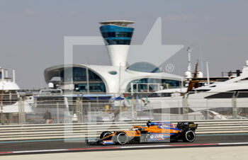 2021-12-11 - 04 NORRIS Lando (gbr), McLaren MCL35M, action during the Formula 1 Etihad Airways Abu Dhabi Grand Prix 2021, 22th round of the 2021 FIA Formula One World Championship from December 10 to 12, 2021 on the Yas Marina Circuit, in Yas Island, Abu Dhabi - FORMULA 1 ETIHAD AIRWAYS ABU DHABI GRAND PRIX 2021, 22TH ROUND OF THE 2021 FIA FORMULA ONE WORLD CHAMPIONSHIP - FORMULA 1 - MOTORS