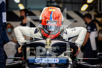 2021-12-11 - GASLY Pierre (fra), Scuderia AlphaTauri Honda AT02, portrait during the Formula 1 Etihad Airways Abu Dhabi Grand Prix 2021, 22th round of the 2021 FIA Formula One World Championship from December 10 to 12, 2021 on the Yas Marina Circuit, in Yas Island, Abu Dhabi - FORMULA 1 ETIHAD AIRWAYS ABU DHABI GRAND PRIX 2021, 22TH ROUND OF THE 2021 FIA FORMULA ONE WORLD CHAMPIONSHIP - FORMULA 1 - MOTORS