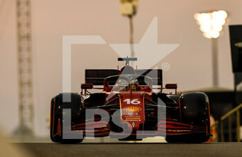 2021-12-11 - 16 LECLERC Charles (mco), Scuderia Ferrari SF21, action during the Formula 1 Etihad Airways Abu Dhabi Grand Prix 2021, 22th round of the 2021 FIA Formula One World Championship from December 10 to 12, 2021 on the Yas Marina Circuit, in Yas Island, Abu Dhabi - FORMULA 1 ETIHAD AIRWAYS ABU DHABI GRAND PRIX 2021, 22TH ROUND OF THE 2021 FIA FORMULA ONE WORLD CHAMPIONSHIP - FORMULA 1 - MOTORS