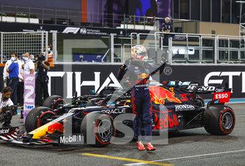 2021-12-11 - VERSTAPPEN Max (ned), Red Bull Racing Honda RB16B, portrait during the Formula 1 Etihad Airways Abu Dhabi Grand Prix 2021, 22th round of the 2021 FIA Formula One World Championship from December 10 to 12, 2021 on the Yas Marina Circuit, in Yas Island, Abu Dhabi - FORMULA 1 ETIHAD AIRWAYS ABU DHABI GRAND PRIX 2021, 22TH ROUND OF THE 2021 FIA FORMULA ONE WORLD CHAMPIONSHIP - FORMULA 1 - MOTORS