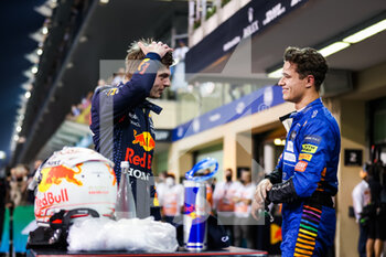 2021-12-11 - VERSTAPPEN Max (ned), Red Bull Racing Honda RB16B, NORRIS Lando (gbr), McLaren MCL35M, portrait during the Formula 1 Etihad Airways Abu Dhabi Grand Prix 2021, 22th round of the 2021 FIA Formula One World Championship from December 10 to 12, 2021 on the Yas Marina Circuit, in Yas Island, Abu Dhabi - FORMULA 1 ETIHAD AIRWAYS ABU DHABI GRAND PRIX 2021, 22TH ROUND OF THE 2021 FIA FORMULA ONE WORLD CHAMPIONSHIP - FORMULA 1 - MOTORS
