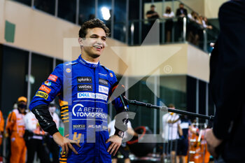 2021-12-11 - NORRIS Lando (gbr), McLaren MCL35M, portrait during the Formula 1 Etihad Airways Abu Dhabi Grand Prix 2021, 22th round of the 2021 FIA Formula One World Championship from December 10 to 12, 2021 on the Yas Marina Circuit, in Yas Island, Abu Dhabi - FORMULA 1 ETIHAD AIRWAYS ABU DHABI GRAND PRIX 2021, 22TH ROUND OF THE 2021 FIA FORMULA ONE WORLD CHAMPIONSHIP - FORMULA 1 - MOTORS