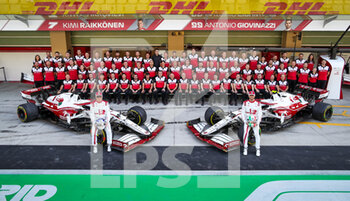 2021-12-12 - Alfa Romeo Racing ORLEN Team photo during the Formula 1 Etihad Airways Abu Dhabi Grand Prix 2021, 22th round of the 2021 FIA Formula One World Championship from December 10 to 12, 2021 on the Yas Marina Circuit, in Yas Island, Abu Dhabi - FORMULA 1 ETIHAD AIRWAYS ABU DHABI GRAND PRIX 2021, 22TH ROUND OF THE 2021 FIA FORMULA ONE WORLD CHAMPIONSHIP - FORMULA 1 - MOTORS