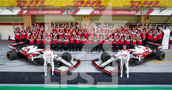 2021-12-12 - Alfa Romeo Racing ORLEN Team photo during the Formula 1 Etihad Airways Abu Dhabi Grand Prix 2021, 22th round of the 2021 FIA Formula One World Championship from December 10 to 12, 2021 on the Yas Marina Circuit, in Yas Island, Abu Dhabi - FORMULA 1 ETIHAD AIRWAYS ABU DHABI GRAND PRIX 2021, 22TH ROUND OF THE 2021 FIA FORMULA ONE WORLD CHAMPIONSHIP - FORMULA 1 - MOTORS