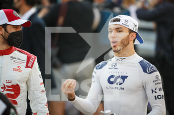 2021-12-12 - GASLY Pierre (fra), Scuderia AlphaTauri Honda AT02, portrait during the Formula 1 Etihad Airways Abu Dhabi Grand Prix 2021, 22th round of the 2021 FIA Formula One World Championship from December 10 to 12, 2021 on the Yas Marina Circuit, in Yas Island, Abu Dhabi - FORMULA 1 ETIHAD AIRWAYS ABU DHABI GRAND PRIX 2021, 22TH ROUND OF THE 2021 FIA FORMULA ONE WORLD CHAMPIONSHIP - FORMULA 1 - MOTORS