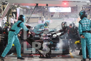 2021-12-12 - pitstop 77 BOTTAS Valtteri (fin), Mercedes AMG F1 GP W12 E Performance, action during the Formula 1 Etihad Airways Abu Dhabi Grand Prix 2021, 22th round of the 2021 FIA Formula One World Championship from December 10 to 12, 2021 on the Yas Marina Circuit, in Yas Island, Abu Dhabi - FORMULA 1 ETIHAD AIRWAYS ABU DHABI GRAND PRIX 2021, 22TH ROUND OF THE 2021 FIA FORMULA ONE WORLD CHAMPIONSHIP - FORMULA 1 - MOTORS