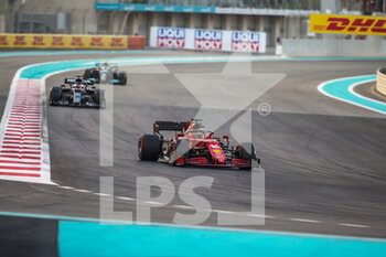 2021-12-12 - 16 LECLERC Charles (mco), Scuderia Ferrari SF21, action during the Formula 1 Etihad Airways Abu Dhabi Grand Prix 2021, 22th round of the 2021 FIA Formula One World Championship from December 10 to 12, 2021 on the Yas Marina Circuit, in Yas Island, Abu Dhabi - FORMULA 1 ETIHAD AIRWAYS ABU DHABI GRAND PRIX 2021, 22TH ROUND OF THE 2021 FIA FORMULA ONE WORLD CHAMPIONSHIP - FORMULA 1 - MOTORS