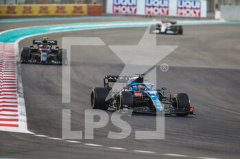 2021-12-12 - 14 ALONSO Fernando (spa), Alpine F1 A521, action during the Formula 1 Etihad Airways Abu Dhabi Grand Prix 2021, 22th round of the 2021 FIA Formula One World Championship from December 10 to 12, 2021 on the Yas Marina Circuit, in Yas Island, Abu Dhabi - FORMULA 1 ETIHAD AIRWAYS ABU DHABI GRAND PRIX 2021, 22TH ROUND OF THE 2021 FIA FORMULA ONE WORLD CHAMPIONSHIP - FORMULA 1 - MOTORS