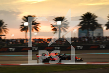 2021-12-12 - 33 VERSTAPPEN Max (nld), Red Bull Racing Honda RB16B, action during the Formula 1 Etihad Airways Abu Dhabi Grand Prix 2021, 22th round of the 2021 FIA Formula One World Championship from December 10 to 12, 2021 on the Yas Marina Circuit, in Yas Island, Abu Dhabi - FORMULA 1 ETIHAD AIRWAYS ABU DHABI GRAND PRIX 2021, 22TH ROUND OF THE 2021 FIA FORMULA ONE WORLD CHAMPIONSHIP - FORMULA 1 - MOTORS