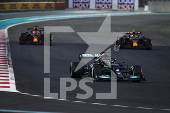 2021-12-12 - 44 HAMILTON Lewis (gbr), Mercedes AMG F1 GP W12 E Performance, action during the Formula 1 Etihad Airways Abu Dhabi Grand Prix 2021, 22th round of the 2021 FIA Formula One World Championship from December 10 to 12, 2021 on the Yas Marina Circuit, in Yas Island, Abu Dhabi - FORMULA 1 ETIHAD AIRWAYS ABU DHABI GRAND PRIX 2021, 22TH ROUND OF THE 2021 FIA FORMULA ONE WORLD CHAMPIONSHIP - FORMULA 1 - MOTORS