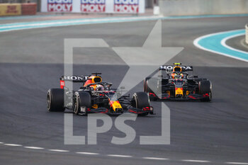 2021-12-12 - 33 VERSTAPPEN Max (nld), Red Bull Racing Honda RB16B, action and 11 PEREZ Sergio (mex), Red Bull Racing Honda RB16B during the Formula 1 Etihad Airways Abu Dhabi Grand Prix 2021, 22th round of the 2021 FIA Formula One World Championship from December 10 to 12, 2021 on the Yas Marina Circuit, in Yas Island, Abu Dhabi - FORMULA 1 ETIHAD AIRWAYS ABU DHABI GRAND PRIX 2021, 22TH ROUND OF THE 2021 FIA FORMULA ONE WORLD CHAMPIONSHIP - FORMULA 1 - MOTORS