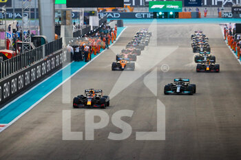 2021-12-12 - starting grid, grille de depart, during the Formula 1 Etihad Airways Abu Dhabi Grand Prix 2021, 22th round of the 2021 FIA Formula One World Championship from December 10 to 12, 2021 on the Yas Marina Circuit, in Yas Island, Abu Dhabi - FORMULA 1 ETIHAD AIRWAYS ABU DHABI GRAND PRIX 2021, 22TH ROUND OF THE 2021 FIA FORMULA ONE WORLD CHAMPIONSHIP - FORMULA 1 - MOTORS
