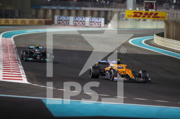 2021-12-12 - 04 NORRIS Lando (gbr), McLaren MCL35M, action and 77 BOTTAS Valtteri (fin), Mercedes AMG F1 GP W12 E Performance during the Formula 1 Etihad Airways Abu Dhabi Grand Prix 2021, 22th round of the 2021 FIA Formula One World Championship from December 10 to 12, 2021 on the Yas Marina Circuit, in Yas Island, Abu Dhabi - FORMULA 1 ETIHAD AIRWAYS ABU DHABI GRAND PRIX 2021, 22TH ROUND OF THE 2021 FIA FORMULA ONE WORLD CHAMPIONSHIP - FORMULA 1 - MOTORS