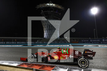 2021-12-12 - 55 SAINZ Carlos (spa), Scuderia Ferrari SF21, action during the Formula 1 Etihad Airways Abu Dhabi Grand Prix 2021, 22th round of the 2021 FIA Formula One World Championship from December 10 to 12, 2021 on the Yas Marina Circuit, in Yas Island, Abu Dhabi - FORMULA 1 ETIHAD AIRWAYS ABU DHABI GRAND PRIX 2021, 22TH ROUND OF THE 2021 FIA FORMULA ONE WORLD CHAMPIONSHIP - FORMULA 1 - MOTORS