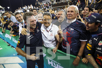 2021-12-12 - HORNER Christian (gbr), Team Principal of Red Bull Racing, TANABE Toyoharu, Technical Director of Honda Racing F1, portrait, MARKO Helmut (aut), Drivers' Manager of Red Bull Racing, portrait during the Formula 1 Etihad Airways Abu Dhabi Grand Prix 2021, 22th round of the 2021 FIA Formula One World Championship from December 10 to 12, 2021 on the Yas Marina Circuit, in Yas Island, Abu Dhabi - FORMULA 1 ETIHAD AIRWAYS ABU DHABI GRAND PRIX 2021, 22TH ROUND OF THE 2021 FIA FORMULA ONE WORLD CHAMPIONSHIP - FORMULA 1 - MOTORS