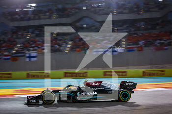 2021-12-12 - 77 BOTTAS Valtteri (fin), Mercedes AMG F1 GP W12 E Performance, action during the Formula 1 Etihad Airways Abu Dhabi Grand Prix 2021, 22th round of the 2021 FIA Formula One World Championship from December 10 to 12, 2021 on the Yas Marina Circuit, in Yas Island, Abu Dhabi - FORMULA 1 ETIHAD AIRWAYS ABU DHABI GRAND PRIX 2021, 22TH ROUND OF THE 2021 FIA FORMULA ONE WORLD CHAMPIONSHIP - FORMULA 1 - MOTORS