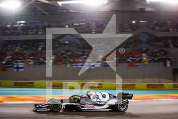 2021-12-12 - 10 GASLY Pierre (fra), Scuderia AlphaTauri Honda AT02, action during the Formula 1 Etihad Airways Abu Dhabi Grand Prix 2021, 22th round of the 2021 FIA Formula One World Championship from December 10 to 12, 2021 on the Yas Marina Circuit, in Yas Island, Abu Dhabi - FORMULA 1 ETIHAD AIRWAYS ABU DHABI GRAND PRIX 2021, 22TH ROUND OF THE 2021 FIA FORMULA ONE WORLD CHAMPIONSHIP - FORMULA 1 - MOTORS