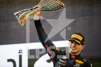 2021-12-12 - podium VERSTAPPEN Max (ned), Red Bull Racing Honda RB16B, portrait during the Formula 1 Etihad Airways Abu Dhabi Grand Prix 2021, 22th round of the 2021 FIA Formula One World Championship from December 10 to 12, 2021 on the Yas Marina Circuit, in Yas Island, Abu Dhabi - FORMULA 1 ETIHAD AIRWAYS ABU DHABI GRAND PRIX 2021, 22TH ROUND OF THE 2021 FIA FORMULA ONE WORLD CHAMPIONSHIP - FORMULA 1 - MOTORS