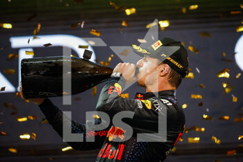 2021-12-12 - podium VERSTAPPEN Max (ned), Red Bull Racing Honda RB16B, portrait during the Formula 1 Etihad Airways Abu Dhabi Grand Prix 2021, 22th round of the 2021 FIA Formula One World Championship from December 10 to 12, 2021 on the Yas Marina Circuit, in Yas Island, Abu Dhabi - FORMULA 1 ETIHAD AIRWAYS ABU DHABI GRAND PRIX 2021, 22TH ROUND OF THE 2021 FIA FORMULA ONE WORLD CHAMPIONSHIP - FORMULA 1 - MOTORS