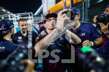 2021-12-12 - VERSTAPPEN Max (ned), Red Bull Racing Honda RB16B, portrait during the Formula 1 Etihad Airways Abu Dhabi Grand Prix 2021, 22th round of the 2021 FIA Formula One World Championship from December 10 to 12, 2021 on the Yas Marina Circuit, in Yas Island, Abu Dhabi - FORMULA 1 ETIHAD AIRWAYS ABU DHABI GRAND PRIX 2021, 22TH ROUND OF THE 2021 FIA FORMULA ONE WORLD CHAMPIONSHIP - FORMULA 1 - MOTORS