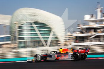 2021-12-14 - 33 VERSTAPPEN Max (nld), Red Bull Racing Honda, action during the 2021 post-season tests from December 14 to 15, 2021 on the Yas Marina Circuit, in Yas Island, Abu Dhabi - 2021 POST-SEASON TESTS - FORMULA 1 - MOTORS