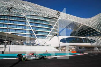 2021-12-14 - 21 DE VRIES Nyck (ned), Mercedes AMG F1 GP W12 E Performance, action during the 2021 post-season tests from December 14 to 15, 2021 on the Yas Marina Circuit, in Yas Island, Abu Dhabi - 2021 POST-SEASON TESTS - FORMULA 1 - MOTORS