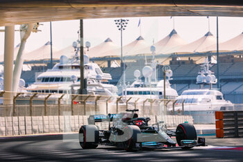 2021-12-14 - 63 RUSSELL George (gbr), Mercedes AMG F1 GP, action during the 2021 post-season tests from December 14 to 15, 2021 on the Yas Marina Circuit, in Yas Island, Abu Dhabi - 2021 POST-SEASON TESTS - FORMULA 1 - MOTORS