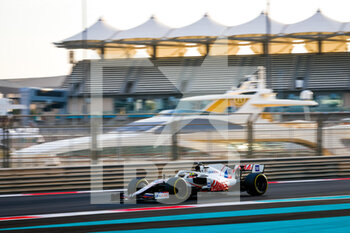 2021-12-14 - 47 SCHUMACHER Mick (ger), Haas F1 Team, action during the 2021 post-season tests from December 14 to 15, 2021 on the Yas Marina Circuit, in Yas Island, Abu Dhabi - 2021 POST-SEASON TESTS - FORMULA 1 - MOTORS