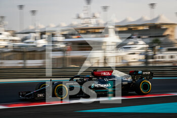 2021-12-14 - 21 DE VRIES Nyck (ned), Mercedes AMG F1 GP W12 E Performance, action during the 2021 post-season tests from December 14 to 15, 2021 on the Yas Marina Circuit, in Yas Island, Abu Dhabi - 2021 POST-SEASON TESTS - FORMULA 1 - MOTORS