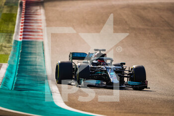 2021-12-15 - 63 RUSSELL George (gbr), Mercedes AMG F1 GP, action during the 2021 post-season tests from December 14 to 15, 2021 on the Yas Marina Circuit, in Yas Island, Abu Dhabi - 2021 POST-SEASON TESTS - FORMULA 1 - MOTORS
